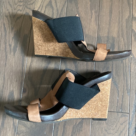 Vince Camuto 8.5 Wedged Heels EUC - Picture 2 of 8